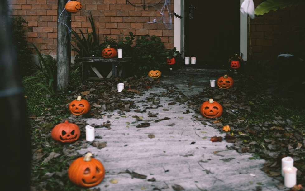 A Complete Guide to Decorating and Entertaining this Halloween - Stel ...